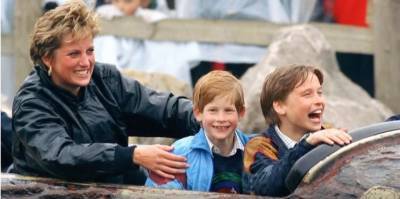 принц Уильям - принц Гарри - принц Чарльз - принцесса Диана - Принцы Уильям и Гарри вместе открыли памятник принцессе Диане в Лондоне - vm.ru - Лондон