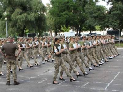 Минобороны сообщило, что на параде ко Дню независимости курсантки будут маршировать на каблуках - gordonua.com - Украина - Киев - Минобороны