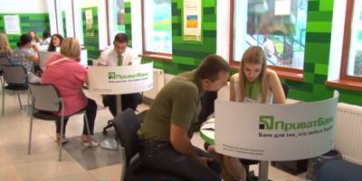 Клиенты стали закрывать счета и карты в "ПриватБанке": что изменилось в финучреждении - ukrainianwall.com - Украина