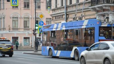 Маршруты трех автобусов изменятся из-за размещения фан-зоны Евро-2020 на Дворцовой площади - piter.tv - Санкт-Петербург