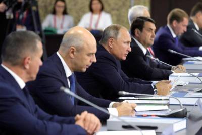 Владимир Путин - Дмитрий Песков - Leonhard Foeger - Кремль: Путин пока не планирует контакты в связи со встречей ОПЕК+ - smartmoney.one - Москва - Австрия - Россия - Vienna - Reuters