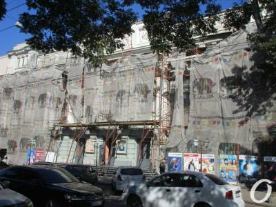 Реставрация фасада Украинского театра в Одессе началась со скандала - odessa-life.od.ua - Украина - Одесса