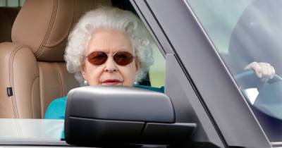 С подругой и охранниками: 95-летняя Елизавета II была замечена за рулем своего Land Rover - focus.ua - Украина - Шотландия