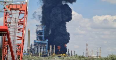 На крупнейшем нефтезаводе Румынии прогремел мощный взрыв: есть пострадавшие (ФОТО, ВИДЕО) - dsnews.ua - Украина - Румыния