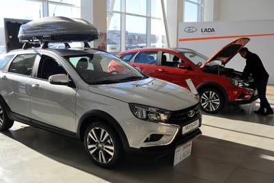 Россияне бросились скупать машины Lada - lenta.ru