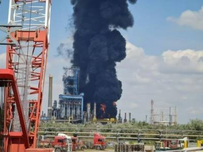 В Румынии произошел взрыв на крупнейшем нефтеперерабатывающем заводе, пострадали несколько человек. Видео - gordonua.com - Украина - Казахстан - Румыния