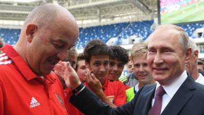 Владимир Путин - Станислав Черчесов - Черчесов заявил, что на сборе смотрел только пресс-конференцию Путина - gazeta.ru - Россия - Санкт-Петербург - Финляндия - Новогорск - Женева