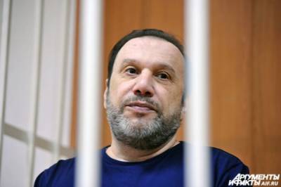 Юрий Лужков - Елена Батурина - Виктор Батурин - Бизнесмен Батурин арестован по делу о покушении на мошенничество - aif.ru - Москва