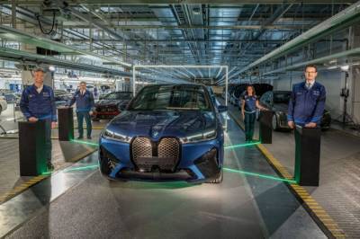BMW начал выпуск электрокроссовера iX, который появится в России - autostat.ru - Россия