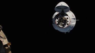 На корабле Crew Dragon оборудовали туалет над головами астронавтов - iz.ru - Израиль