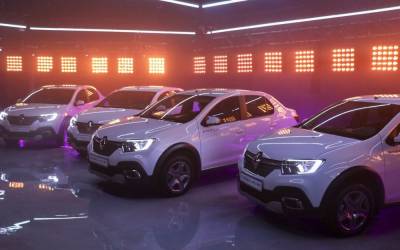 Сергей Собянин - Привитым от коронавируса вручили новые Renault Logan - zr.ru - Москва - Россия - county Logan