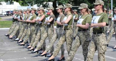 Минобороны назвало стоимость женских туфель для парада, вызвавших волну возмущения - dsnews.ua - Украина - Минобороны