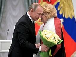 Владимир Путин - Татьяна Доронина - Эдуард Бояков - Путина попросили изгнать худрука МХАТа - newsland.com - Россия