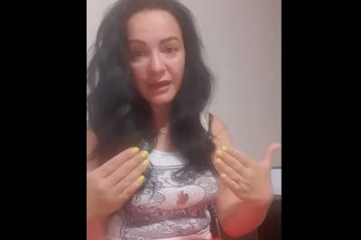 Baza: матерщинница из отеля в Анапе раньше торговала умирающими щенками - mk.ru - Анапа