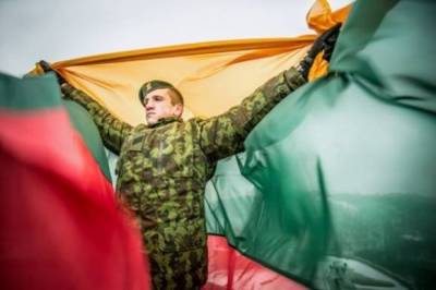 Габриэлюс Ландсбергис - Агне Билотайте - Литву «осаждают» белорусские мигранты — в стране объявлено экстремальное положение - rosbalt.ru - Белоруссия - Литва - Минск