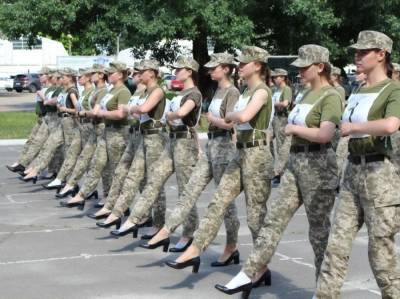 "Обувь на каблуках несовместима с боеспособностью". Представительницы Кабмина Украины выпустили заявление - gordonua.com - Украина