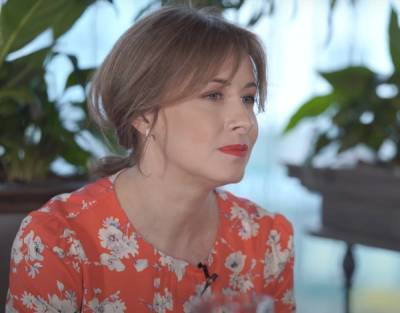 Елена Крав - Врачи смеялись: звезда "Квартал 95" Елена Кравец запуталась в шелковых штанах и сломала ногу, видео - ukrainianwall.com - Украина