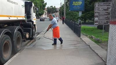 Более 200 дворников ежедневно чистят и моют улицы в Симферополе - crimea.ria.ru - Крым - Симферополь