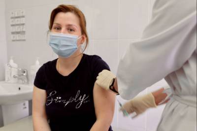 Мелита Вуйнович - Минздрав: вакцинация беременных из групп риска показана с 22 недели - aif.ru - Россия