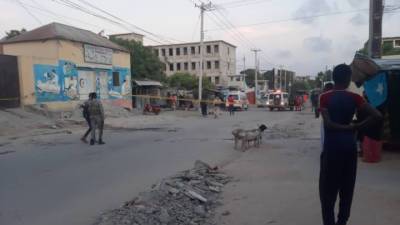 В Сомали 10 человек погибли в результате взрыва в кафе - vesti.ru - Сомали - Могадишо