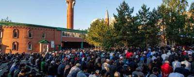 Мусульмане Новосибирска празднуют Курбан-байрам - runews24.ru - Новосибирск
