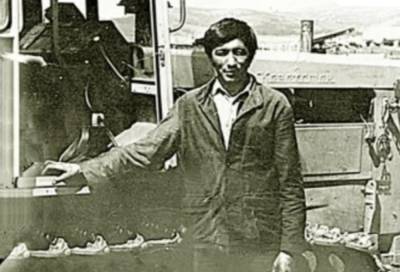 «Купил старые жигули и телевизор»: как башкирский тракторист в 1992 году нашёл в поле огромный золотой самородок - pravda-tv.ru - Россия - Башкирия