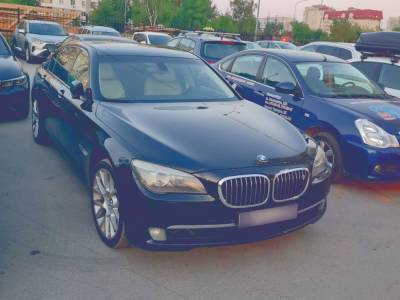 В Екатеринбурге приставы отдали BMW должника его бывшей жене из-за долга по алиментам - znak.com - Екатеринбург - Свердловская обл.