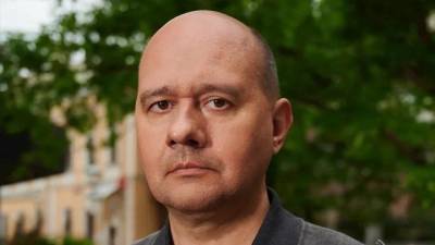 Олег Леонов - Олег Леонов: «Лежачие полицейские» и шумовые полосы должны быть установлены возле каждой школы - vm.ru - Москва