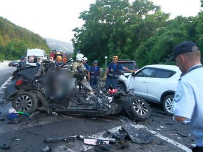 В Крыму грузовик врезался в четыре легковых автомобиля, погибли несколько человек - gordonua.com - Украина - Крым - Севастополь