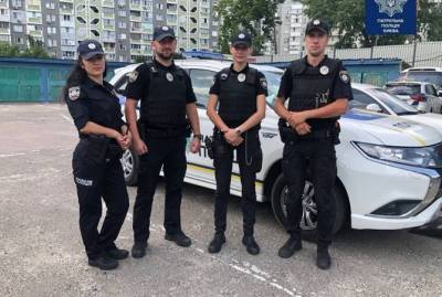 В Киеве полицейские спасли самоубийцу, поймав ее за ногу во время падения - kp.ua - Украина - Киев
