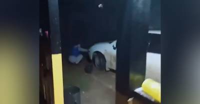 В Бурятии таксист заставил не оплативших проезд пассажирок мыть машину - reendex.ru - Улан-Удэ - респ.Бурятия