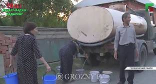 Отчет властей о подвозе воды сельчанам вызвал критику в Чечне - kavkaz-uzel.eu - респ. Чечня