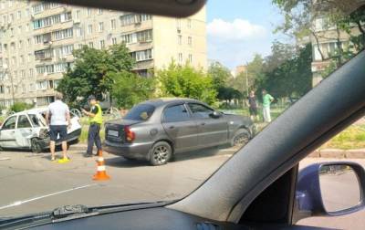 Пытался проскочить на красный: в Киеве таксист устроил масштабное ДТП - korrespondent.net - Украина - Киев