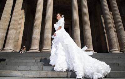 В Великобритании создали свадебное платье из защитных масок - korrespondent.net - Украина - Англия - Великобритания