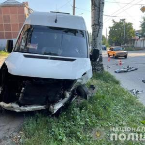 В Запорожье автомобиль влетел в маршрутку: 13 человек пострадали. Фото - reporter-ua.com - Запорожская обл. - Запорожье