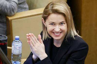 Вячеслав Володин - Евгений Куйвашев - Наталья Поклонская - Депутат Госдумы Поклонская отказалась прививаться от COVID-19 - lenta.ru - Россия - Свердловская обл.