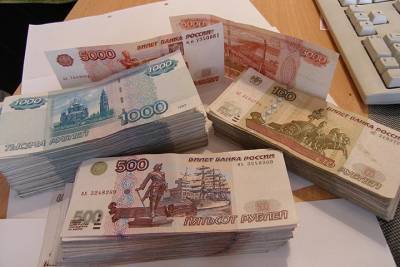 Красноярские врачи возмутились данными чиновников о своих зарплатах в 100 тыс.: «На три ставки нужно работать» - tayga.info - Красноярский край - Красноярск