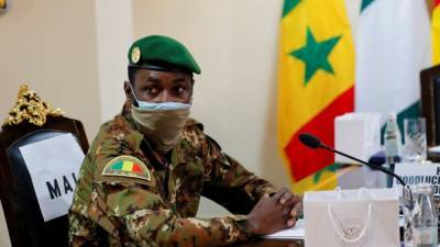На временного президента Мали напали с ножом во время намаза в мечети - svoboda.org - Мали - Бамако