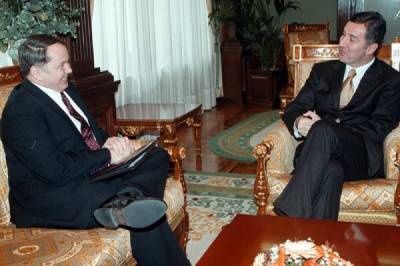 Слободан Милошевич - Мило Джуканович - Экс-посол США на Балканах рассказал, как Запад поощрял контрабанду... - politnavigator.net - США - Болгария - Хорватия - Сербия - Черногория - Югославия
