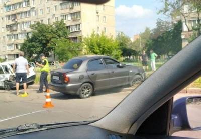 В Киеве таксист устроил масштабное ДТП (фото) - facenews.ua - Украина - Киев