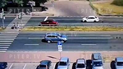 Появилось видео наезда автомобиля на школьницу на Приморском шоссе - piter.tv