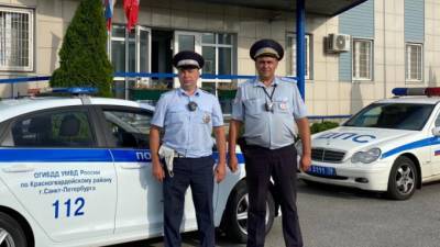 В Петербурге сотрудник ГИБДД помог петербуржцу довезти до роддома рожающую жену - piter.tv - Санкт-Петербург - Всеволожск