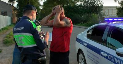 В Кирове сотрудники ДПС устроили погоню за пьяным водителем, который вёз собаку купаться на пруд - reendex.ru