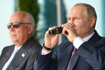 Владимир Путин - Денис Мантуров - Юрий Борисов - Путин пошутил об оплате мороженого из сверхдоходов - lenta.ru - Россия