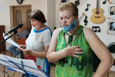 Справиться с жарой астраханцам помогает песня - ast.mk.ru