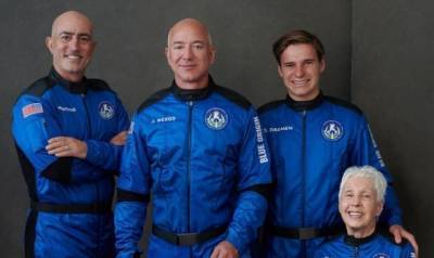 Джефф Безос - New Shepard - Марк Безос - Уолли Фанк - Компания Blue Origin успешно провела первый пилотируемый запуск космического корабля New Shepard - enovosty.com - Техас