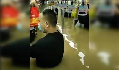 В Китае 12 человек погибли в затопленном метро - newizv.ru - Китай - Чжэнчжоу