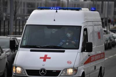 В Тюмени мальчик получил тяжелейшие повреждения при наезде Renault во дворе дома - argumenti.ru - Тюмень
