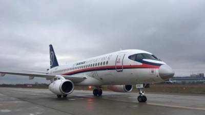 Денис Мантуров - Авиакомпания "Россия" подписала контракт на поставку 15 самолетов SSJ 100 - delovoe.tv - Москва - Россия