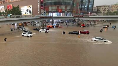 Потоп в китайском метро - ru.euronews.com - Китай - США - Израиль - Белоруссия - Германия - Иерусалим - Чжэнчжоу